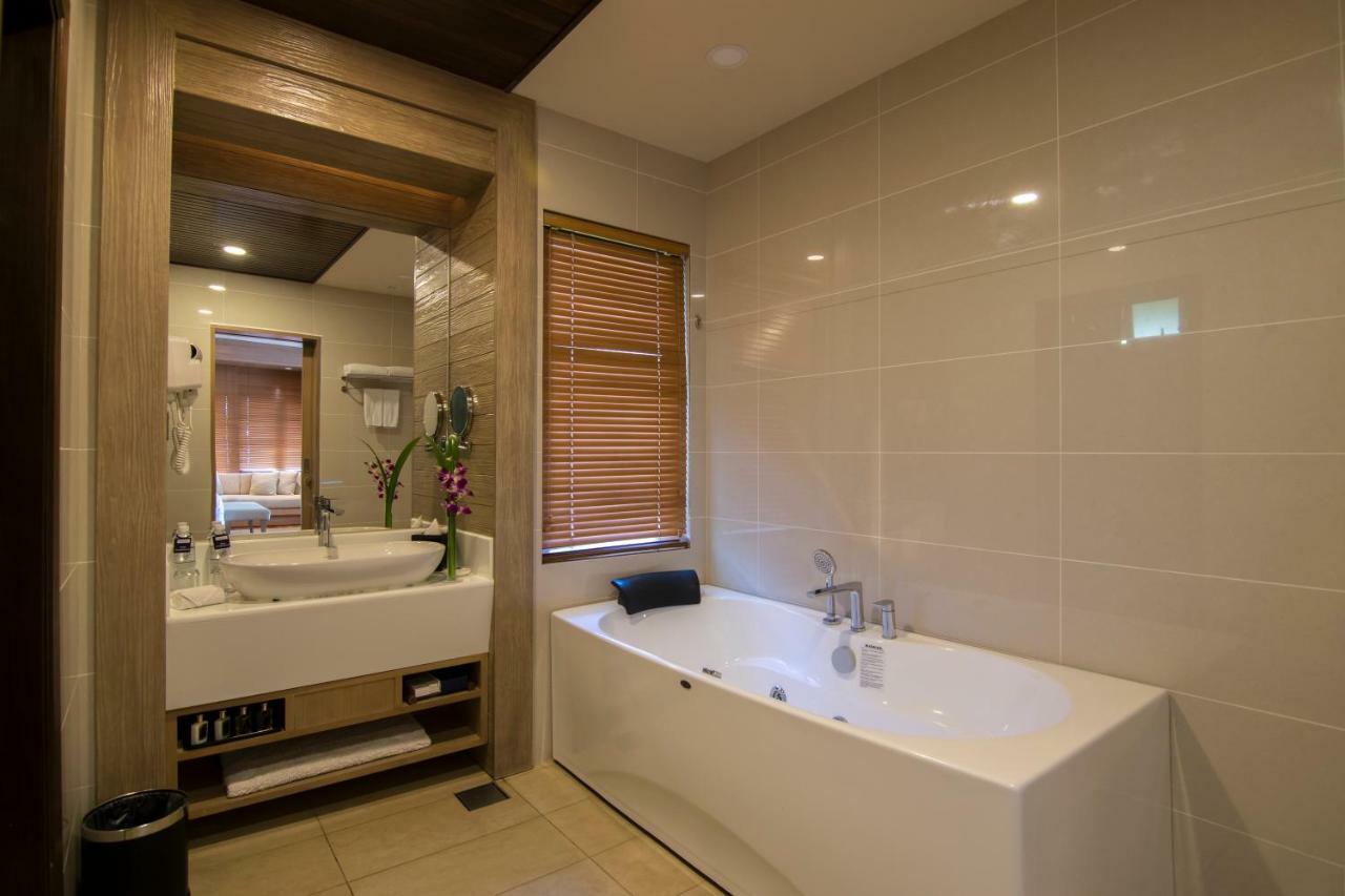 Royale Chulan Cherating Villa Exterior photo