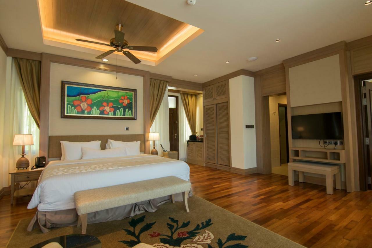 Royale Chulan Cherating Villa Exterior photo